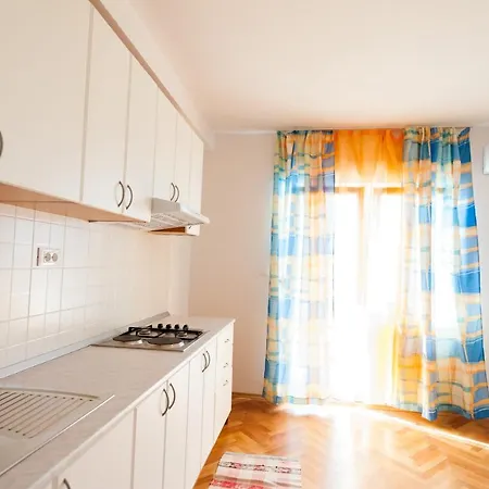 A3 - Apt With 2 Balconies 5 Min Walking To Beach شقة *