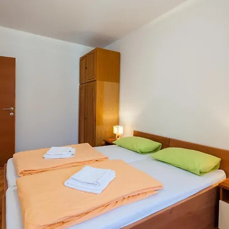 A3 - Apt With 2 Balconies 5 Min Walking To Beach شقة